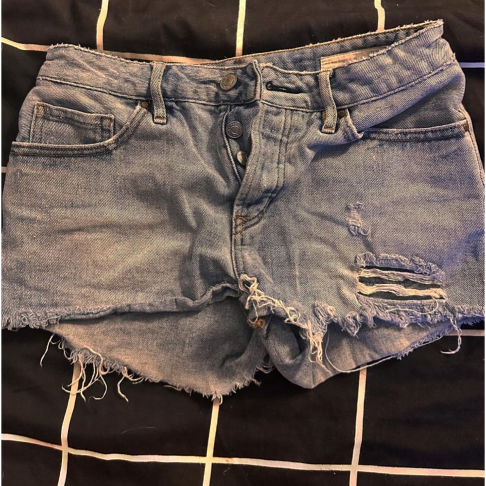 PACSUN DISTRESSED SHORTS